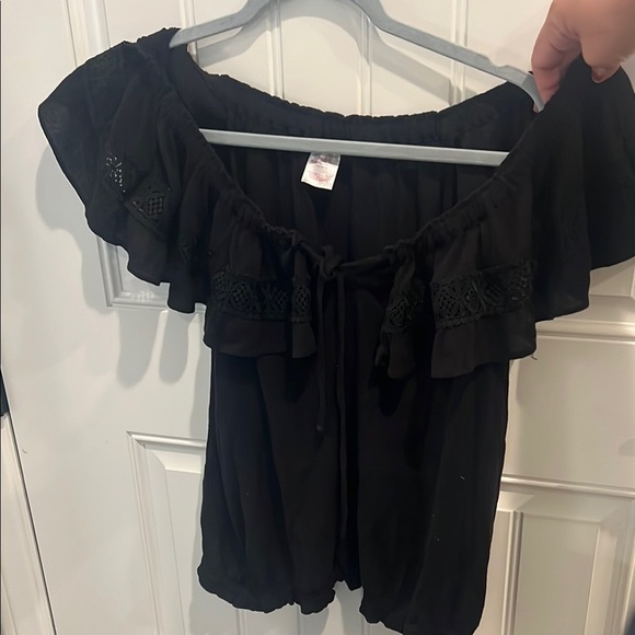 No Boundaries Black Ruffled Flutter off the shoulder Sleeve Blouse - Picture 3 of 11